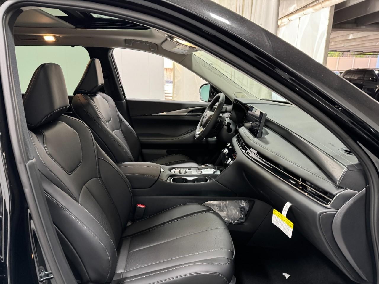 INFINITI QX60 Vehicle Full-screen Gallery Image 21