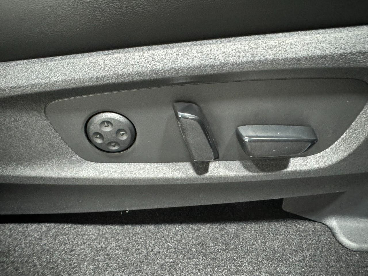 INFINITI QX60 Vehicle Full-screen Gallery Image 23