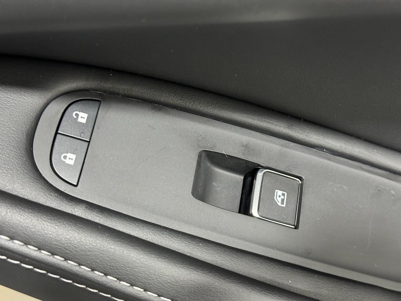 INFINITI QX60 Vehicle Full-screen Gallery Image 24