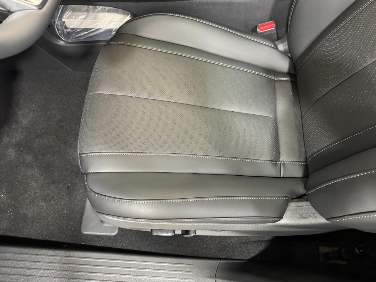 INFINITI QX60 Vehicle Full-screen Gallery Image 29