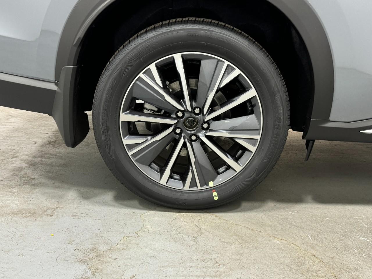 INFINITI QX60 Vehicle Full-screen Gallery Image 5