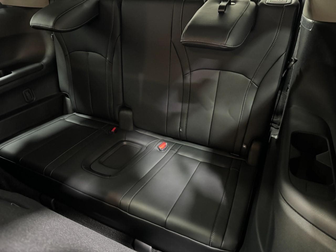 INFINITI QX60 Vehicle Full-screen Gallery Image 8