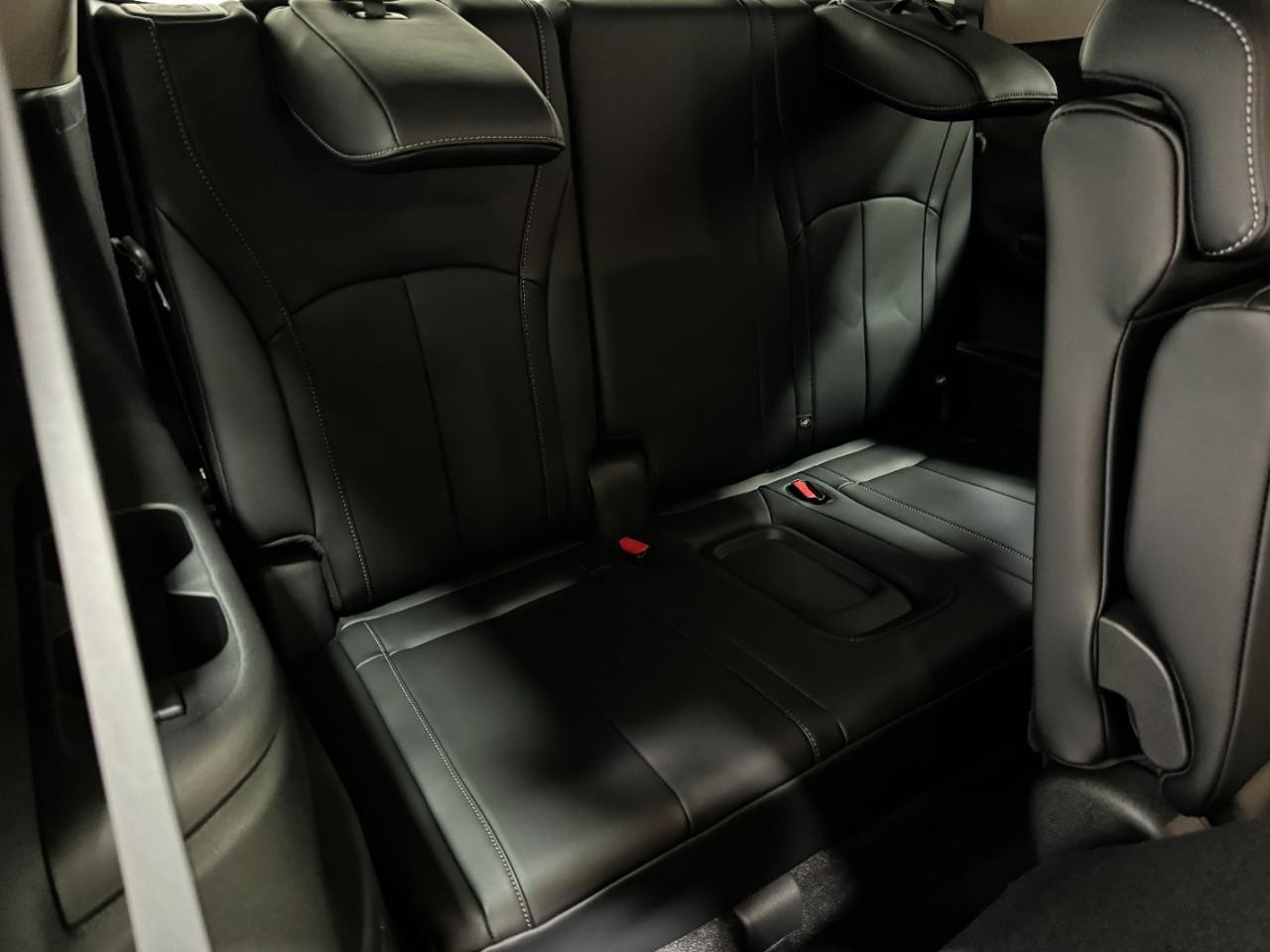 INFINITI QX60 Vehicle Full-screen Gallery Image 11