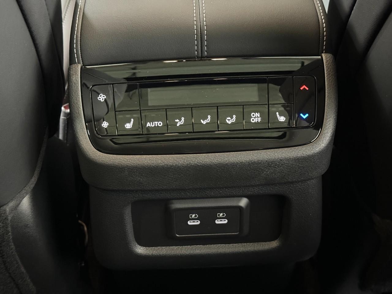 INFINITI QX60 Vehicle Full-screen Gallery Image 13