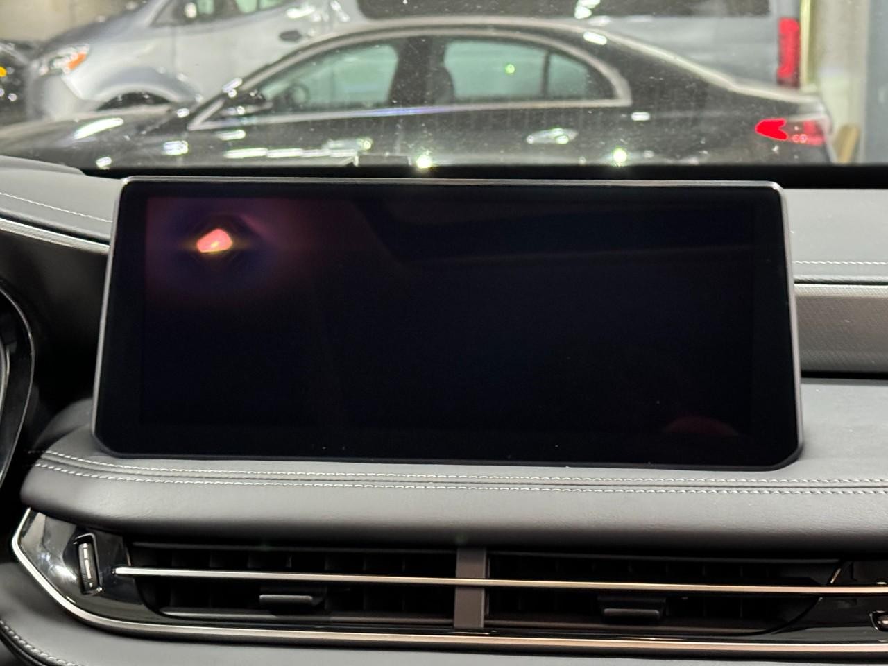 INFINITI QX60 Vehicle Full-screen Gallery Image 17