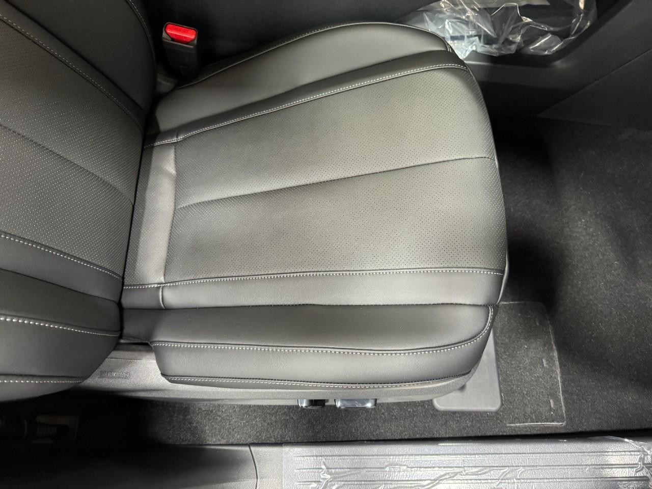 INFINITI QX60 Vehicle Full-screen Gallery Image 22