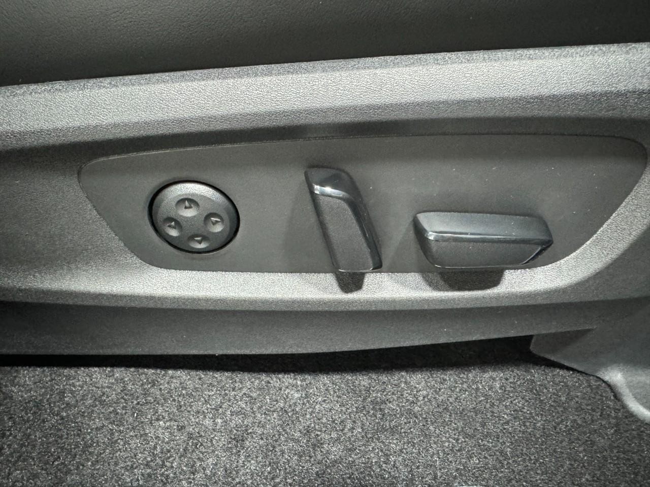 INFINITI QX60 Vehicle Full-screen Gallery Image 23