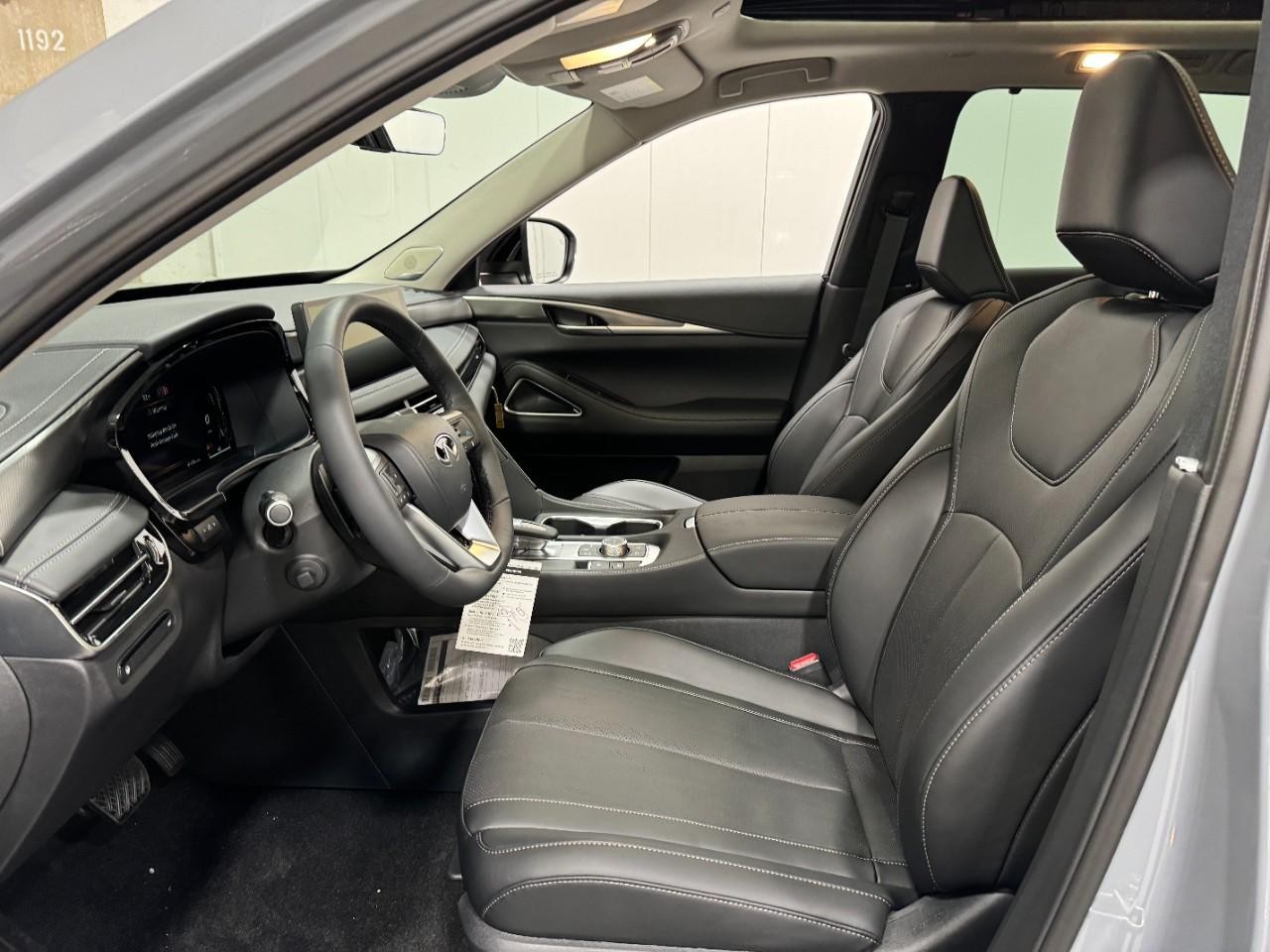 INFINITI QX60 Vehicle Full-screen Gallery Image 28