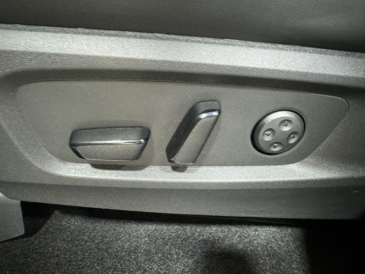 INFINITI QX60 Vehicle Full-screen Gallery Image 30