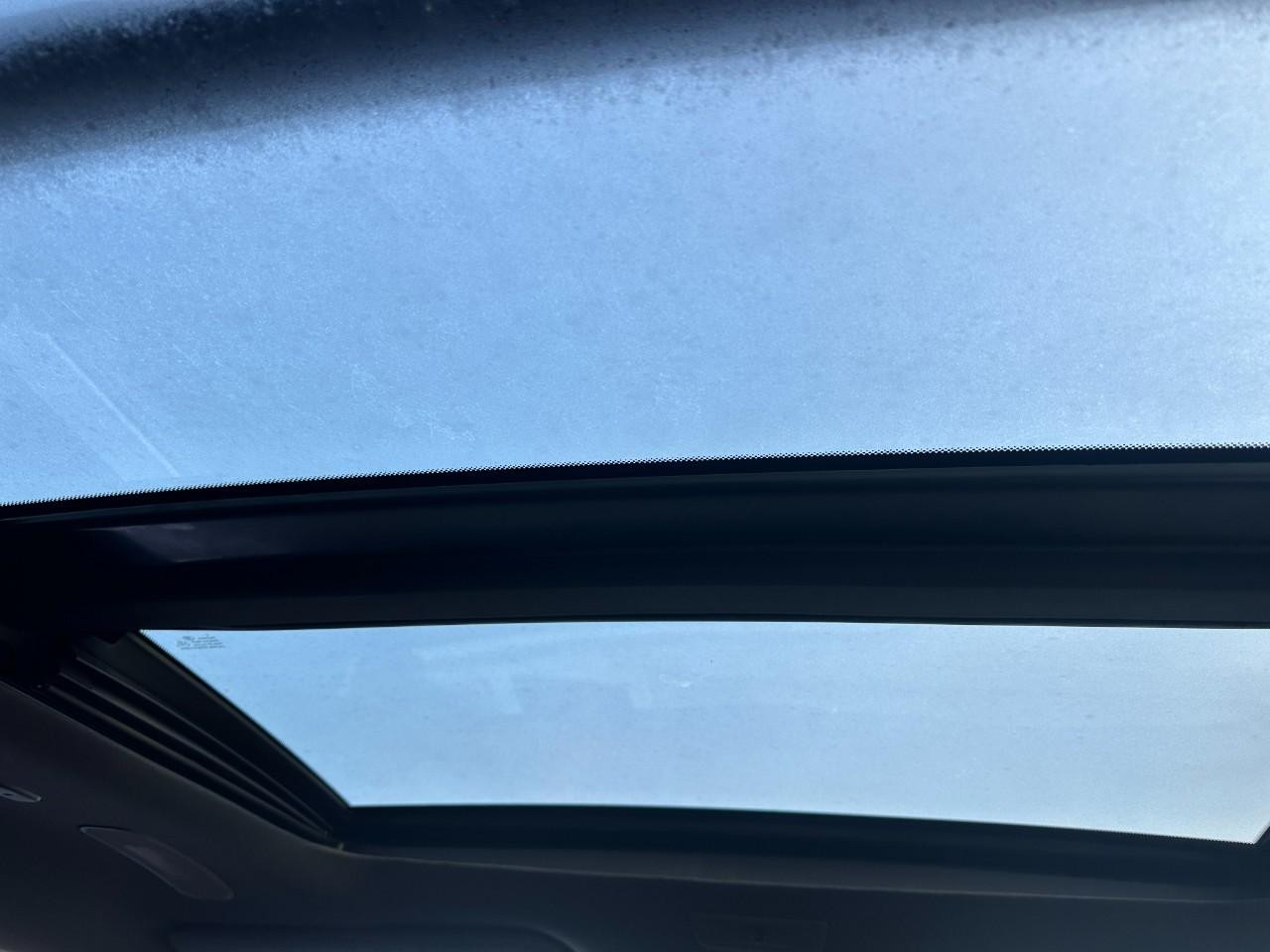 INFINITI QX80 Vehicle Full-screen Gallery Image 12