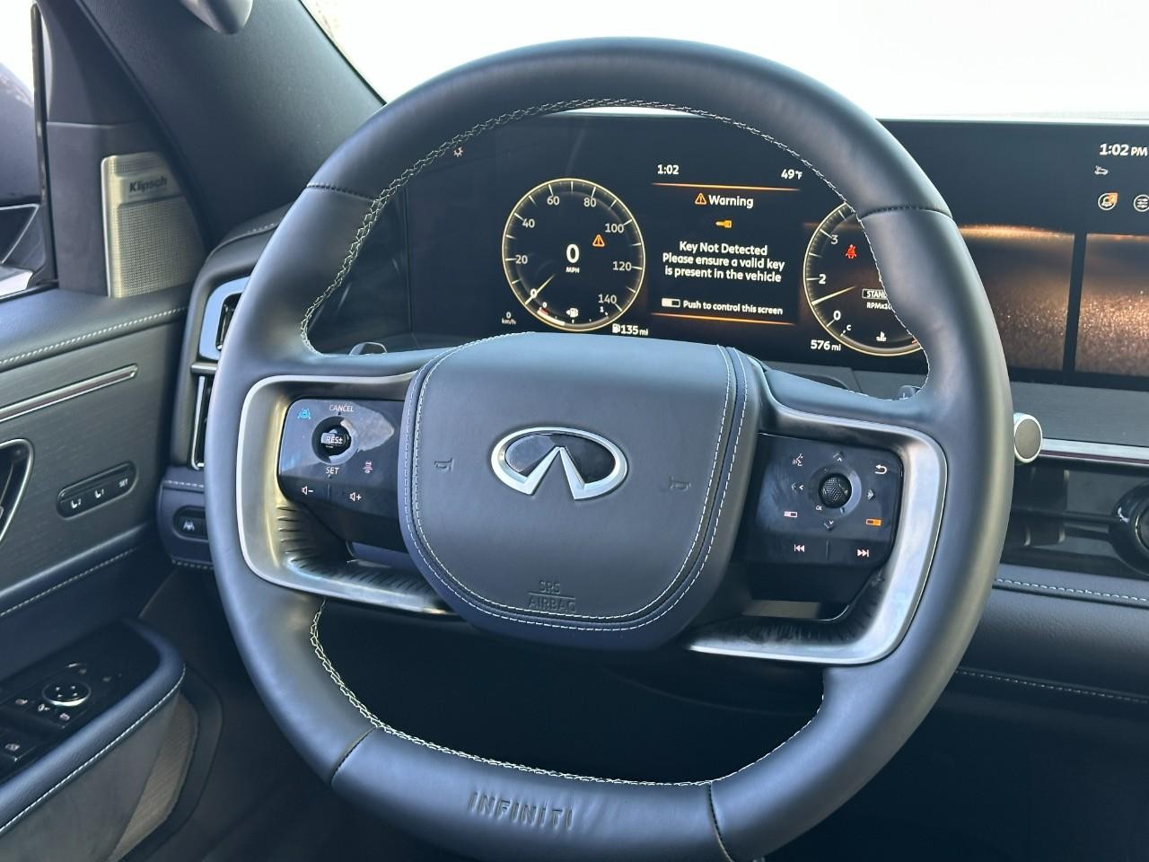 INFINITI QX80 Vehicle Full-screen Gallery Image 14