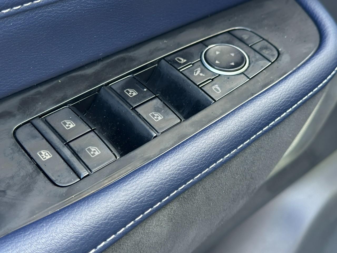 INFINITI QX80 Vehicle Full-screen Gallery Image 24