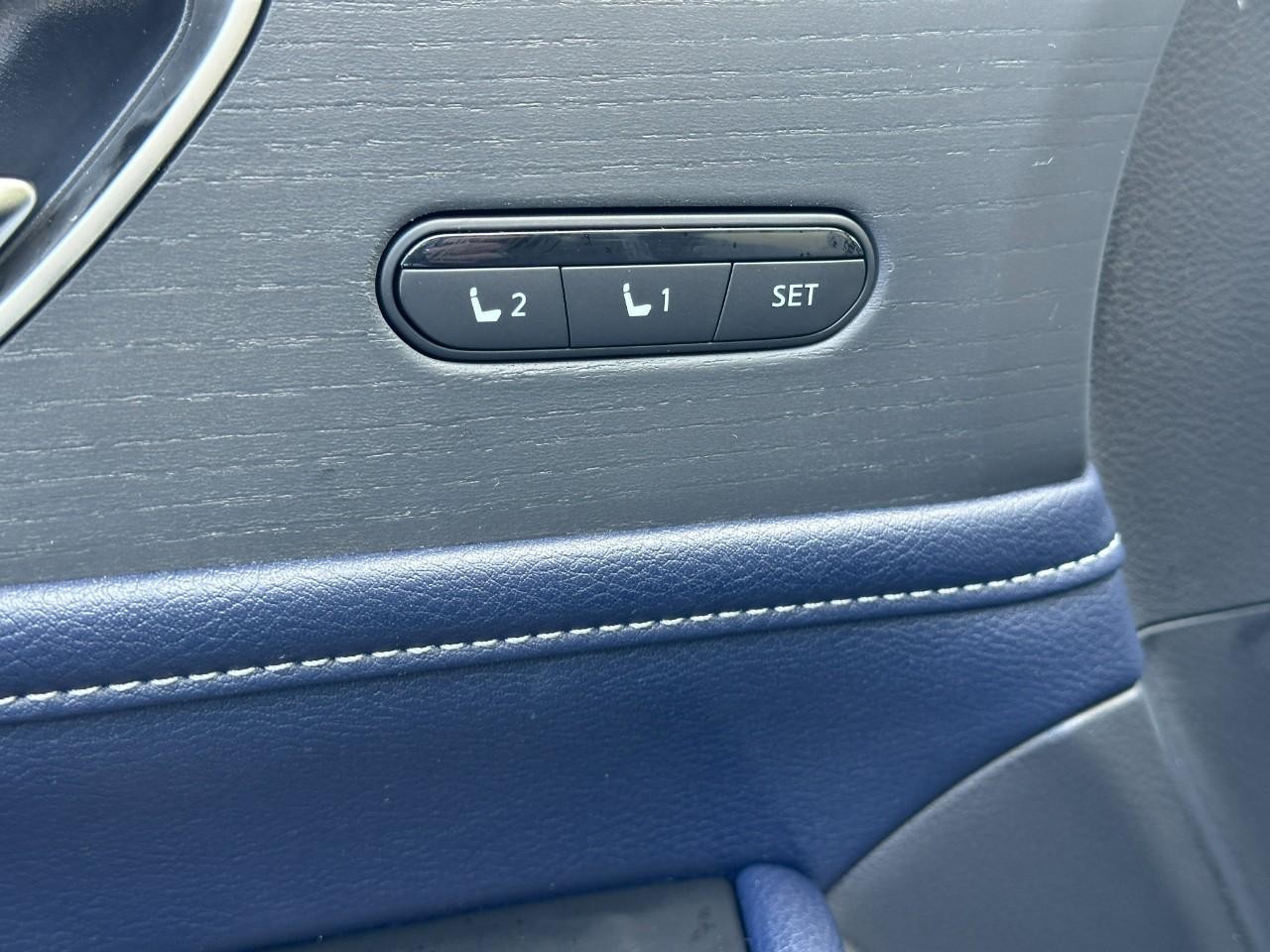 INFINITI QX80 Vehicle Full-screen Gallery Image 25