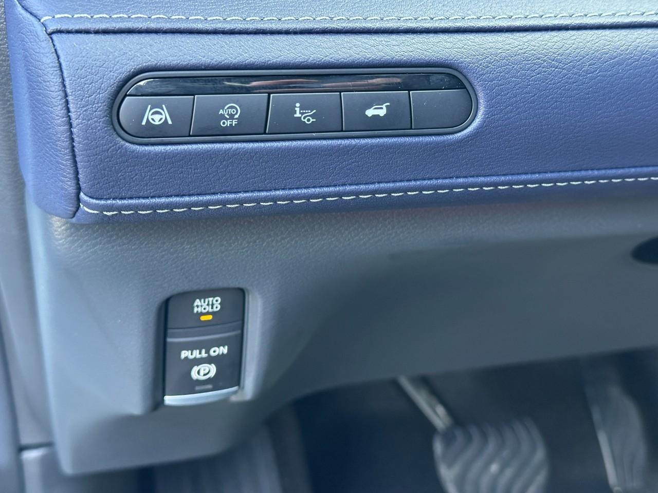 INFINITI QX80 Vehicle Full-screen Gallery Image 26