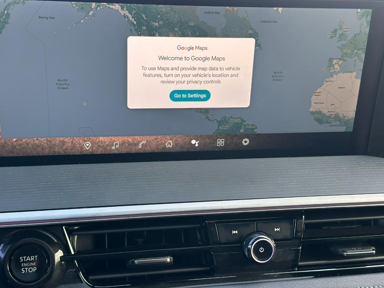 INFINITI QX80 Vehicle Full-screen Gallery Image 30