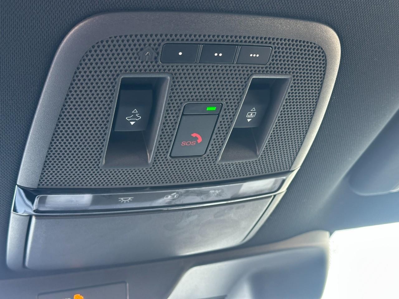 INFINITI QX80 Vehicle Full-screen Gallery Image 31