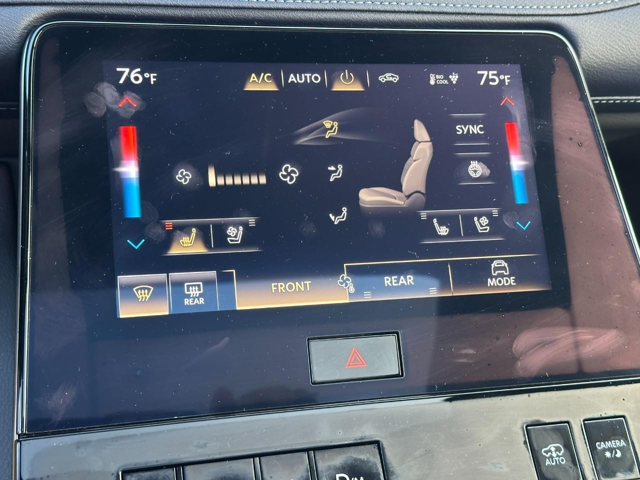 INFINITI QX80 Vehicle Full-screen Gallery Image 32