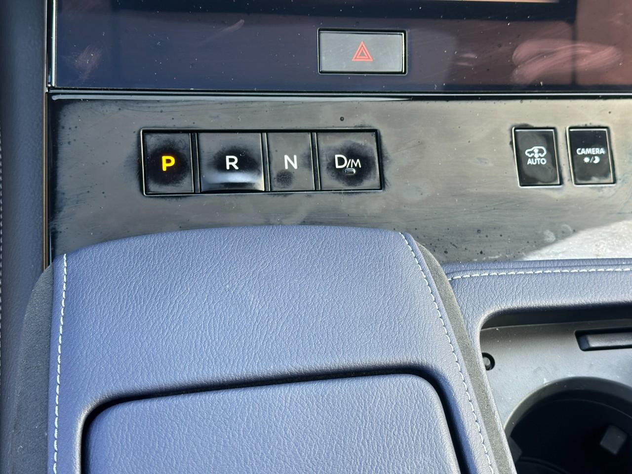 INFINITI QX80 Vehicle Full-screen Gallery Image 33