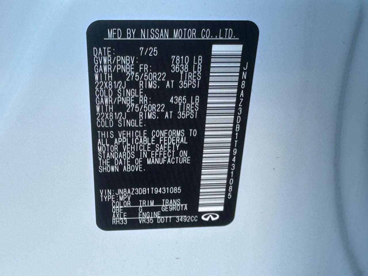 INFINITI QX80 Vehicle Full-screen Gallery Image 35