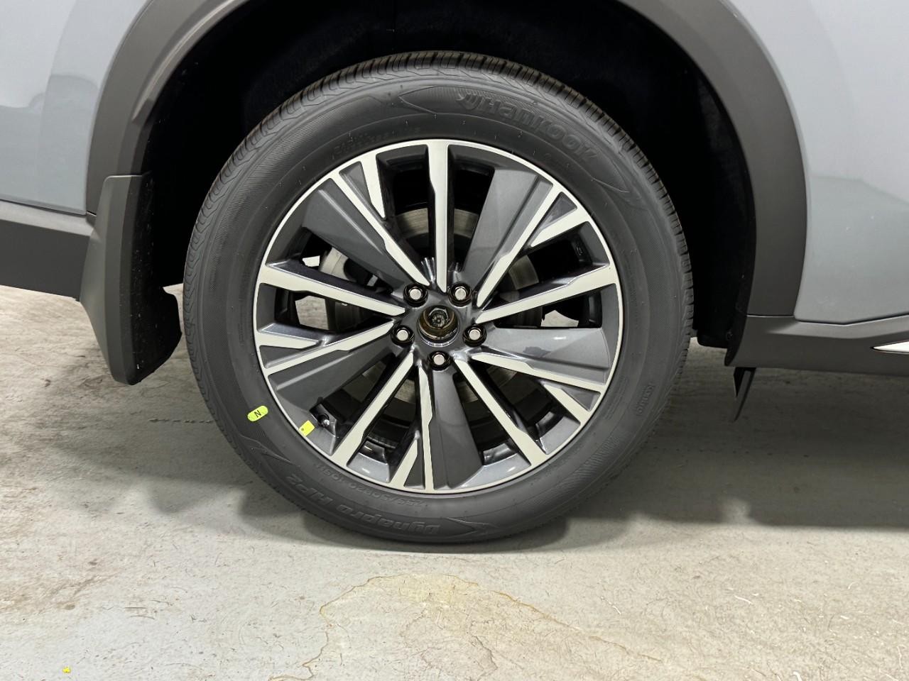 INFINITI QX60 Vehicle Full-screen Gallery Image 5