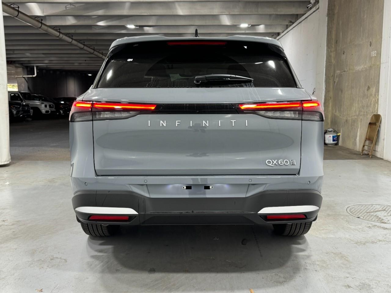 INFINITI QX60 Vehicle Full-screen Gallery Image 10