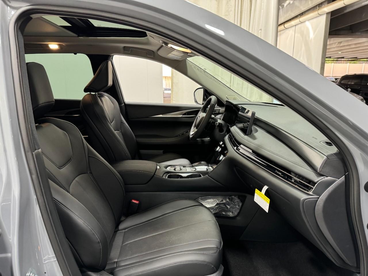 INFINITI QX60 Vehicle Full-screen Gallery Image 21