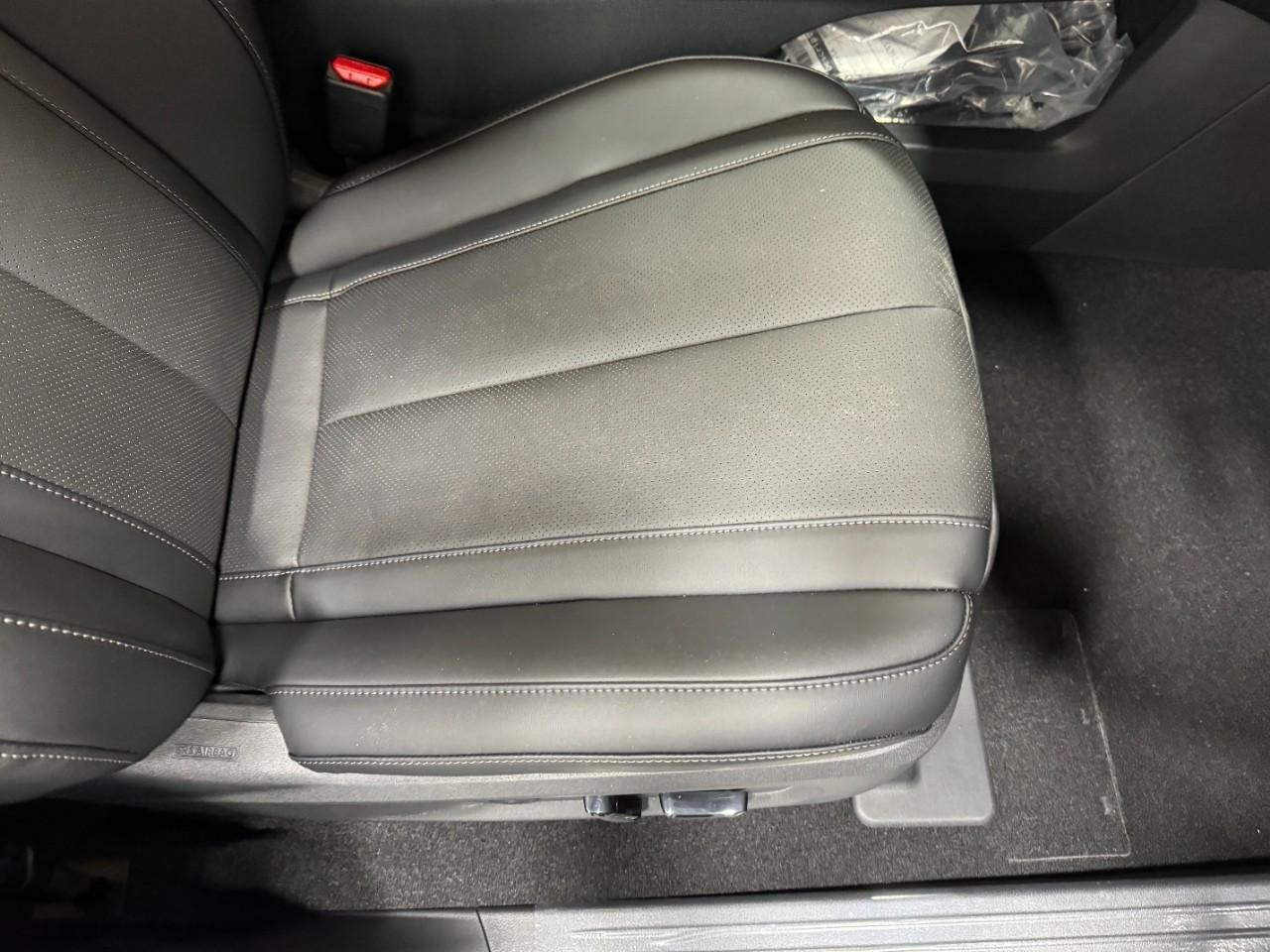 INFINITI QX60 Vehicle Full-screen Gallery Image 22