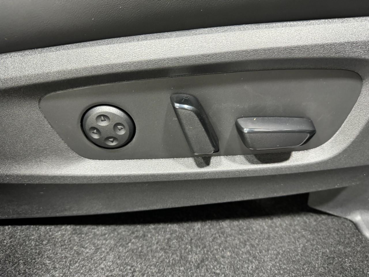 INFINITI QX60 Vehicle Full-screen Gallery Image 23