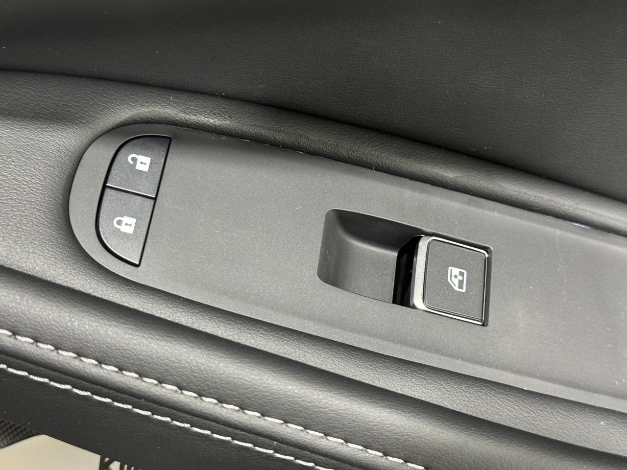 INFINITI QX60 Vehicle Full-screen Gallery Image 24