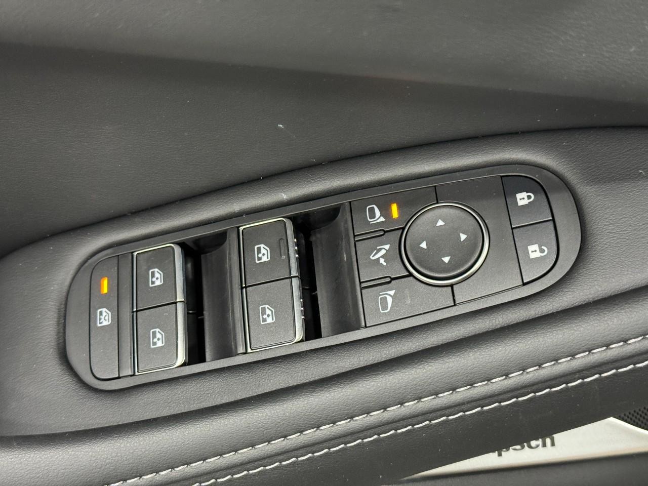 INFINITI QX60 Vehicle Full-screen Gallery Image 26