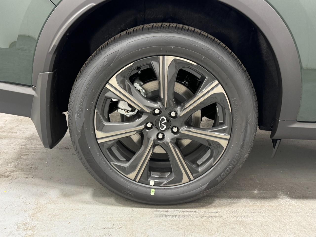 INFINITI QX60 Vehicle Full-screen Gallery Image 5