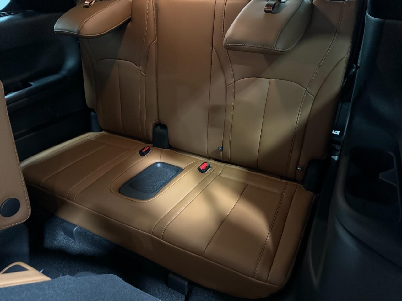 INFINITI QX60 Vehicle Full-screen Gallery Image 8