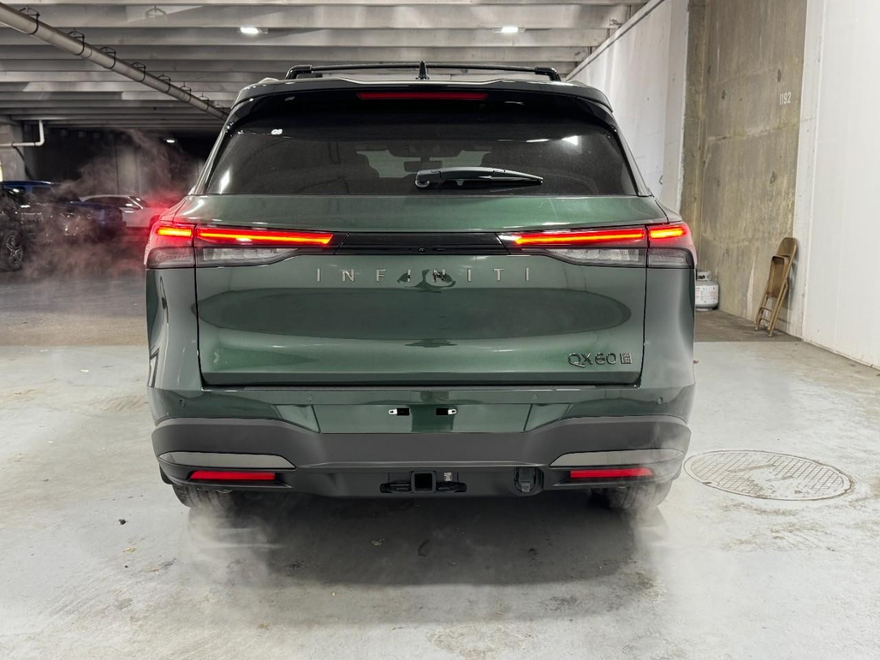 INFINITI QX60 Vehicle Full-screen Gallery Image 10