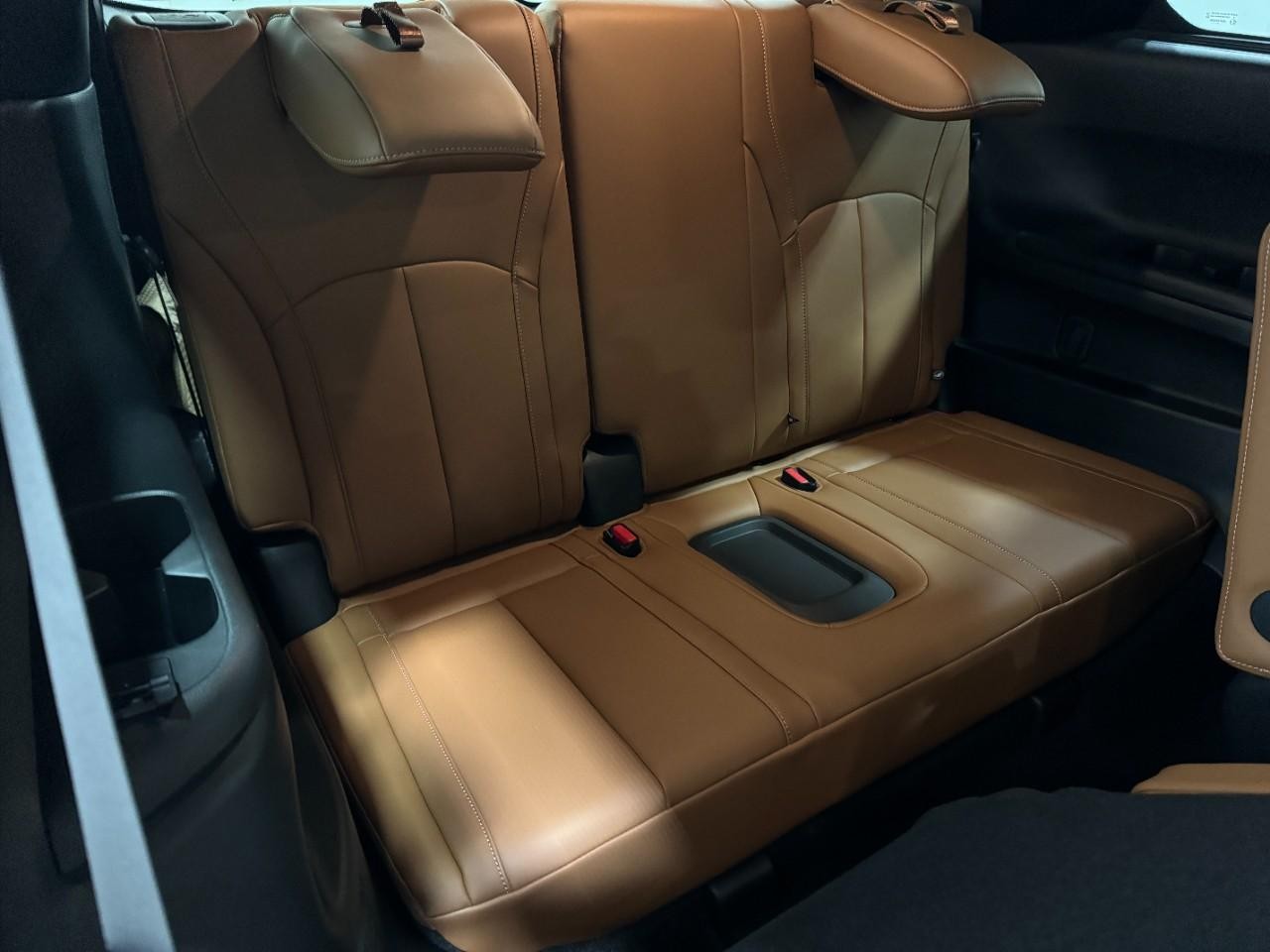 INFINITI QX60 Vehicle Full-screen Gallery Image 11