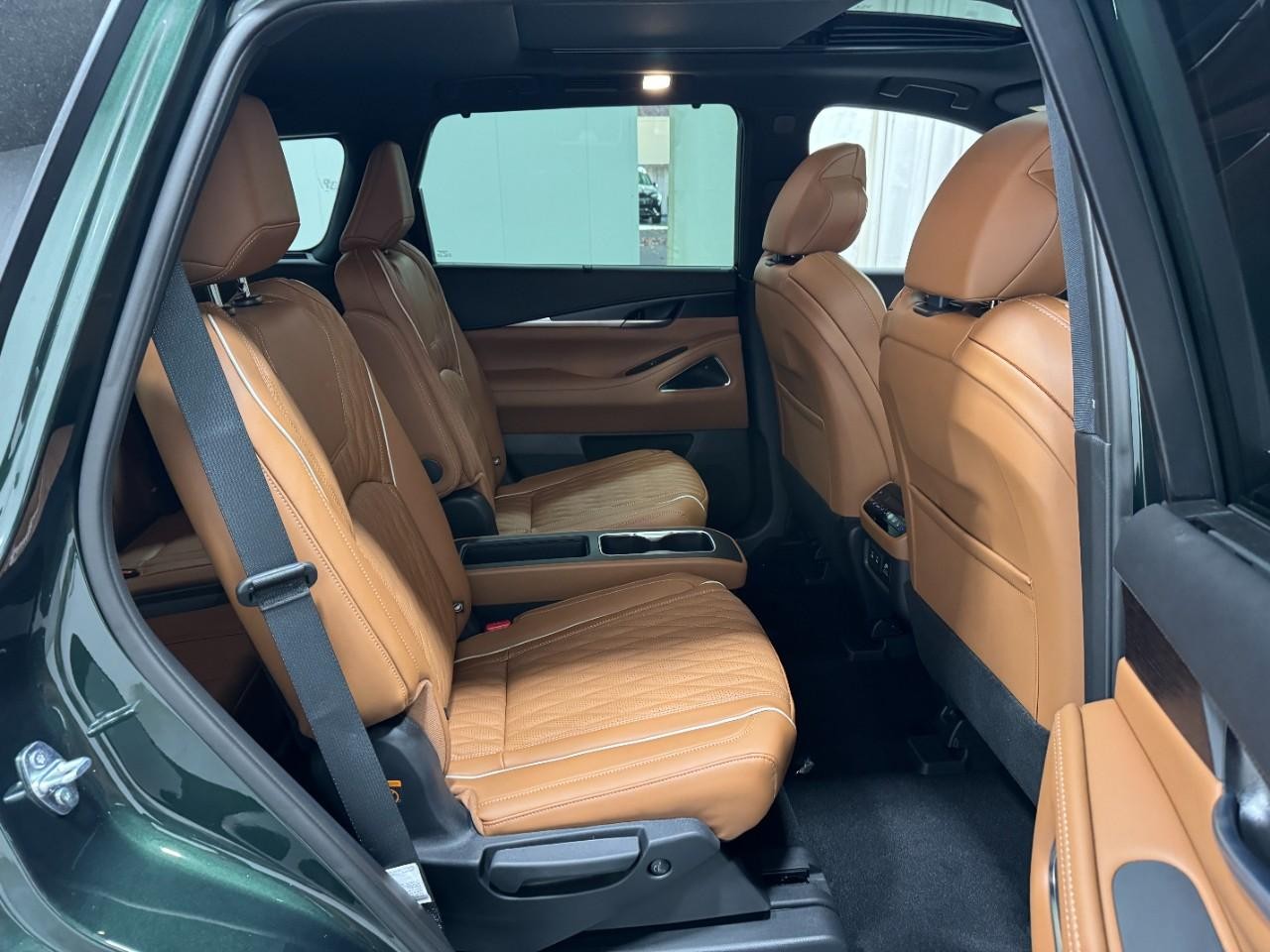 INFINITI QX60 Vehicle Full-screen Gallery Image 12