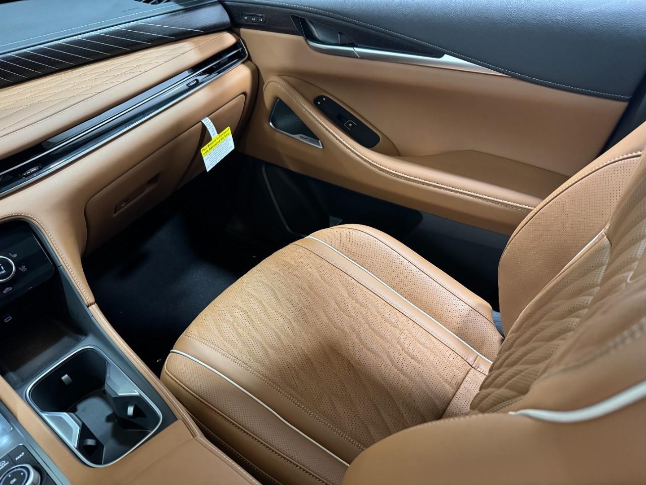 INFINITI QX60 Vehicle Full-screen Gallery Image 20