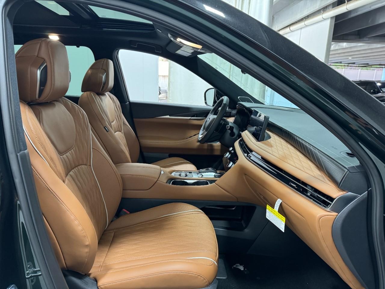 INFINITI QX60 Vehicle Full-screen Gallery Image 21