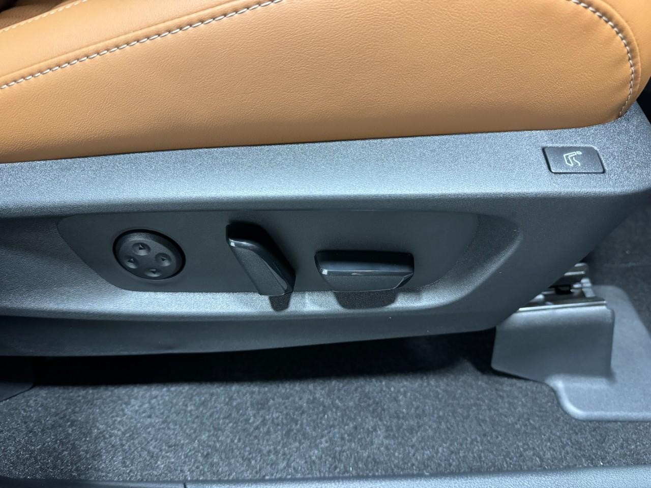 INFINITI QX60 Vehicle Full-screen Gallery Image 23