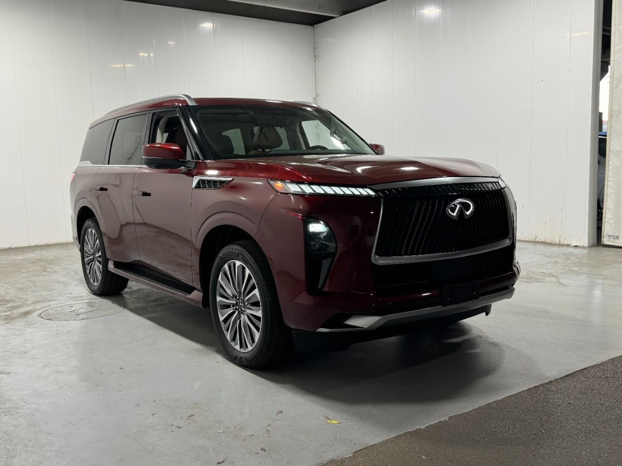 INFINITI QX80 Vehicle Full-screen Gallery Image 6