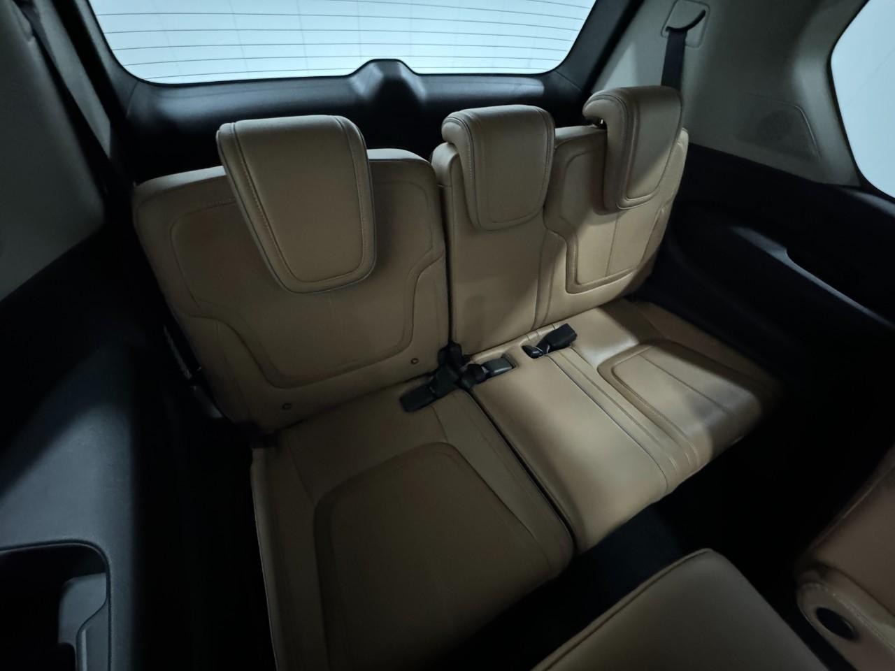 INFINITI QX80 Vehicle Full-screen Gallery Image 11