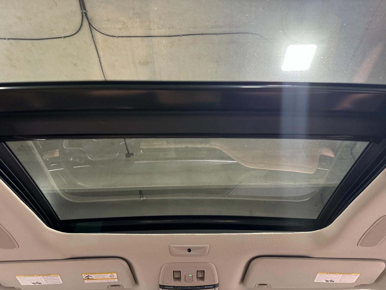 INFINITI QX80 Vehicle Full-screen Gallery Image 14