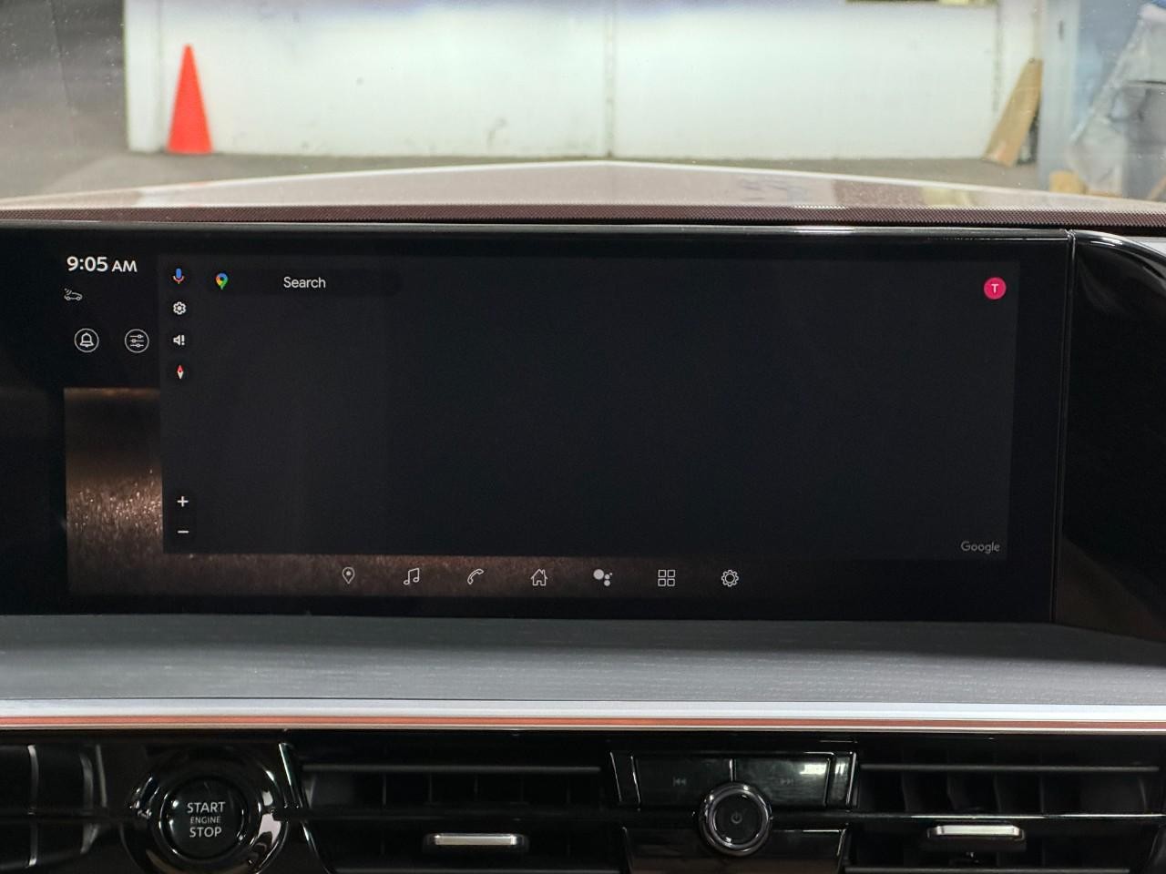 INFINITI QX80 Vehicle Full-screen Gallery Image 17