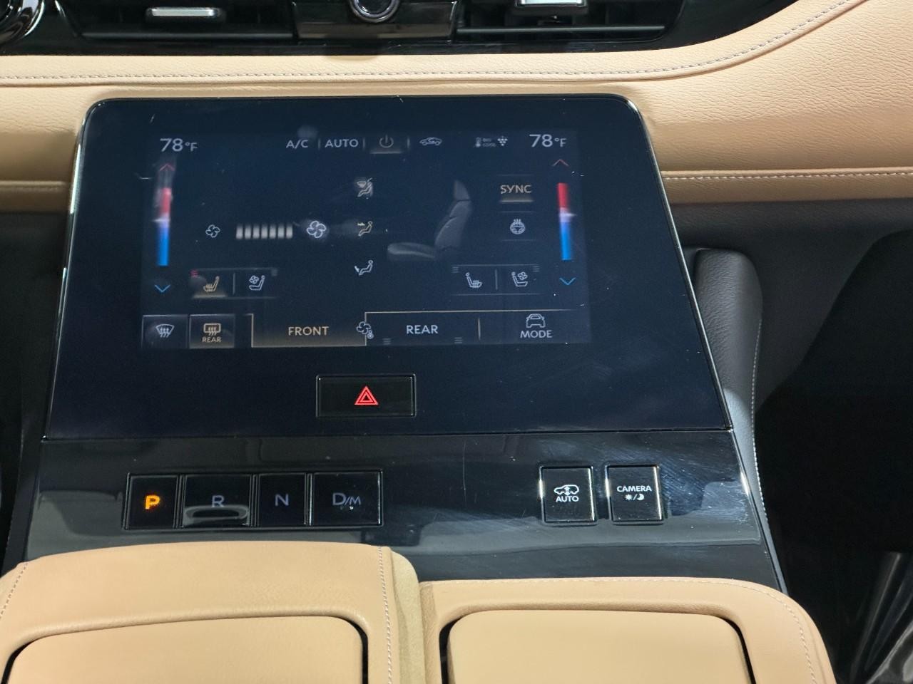 INFINITI QX80 Vehicle Full-screen Gallery Image 18