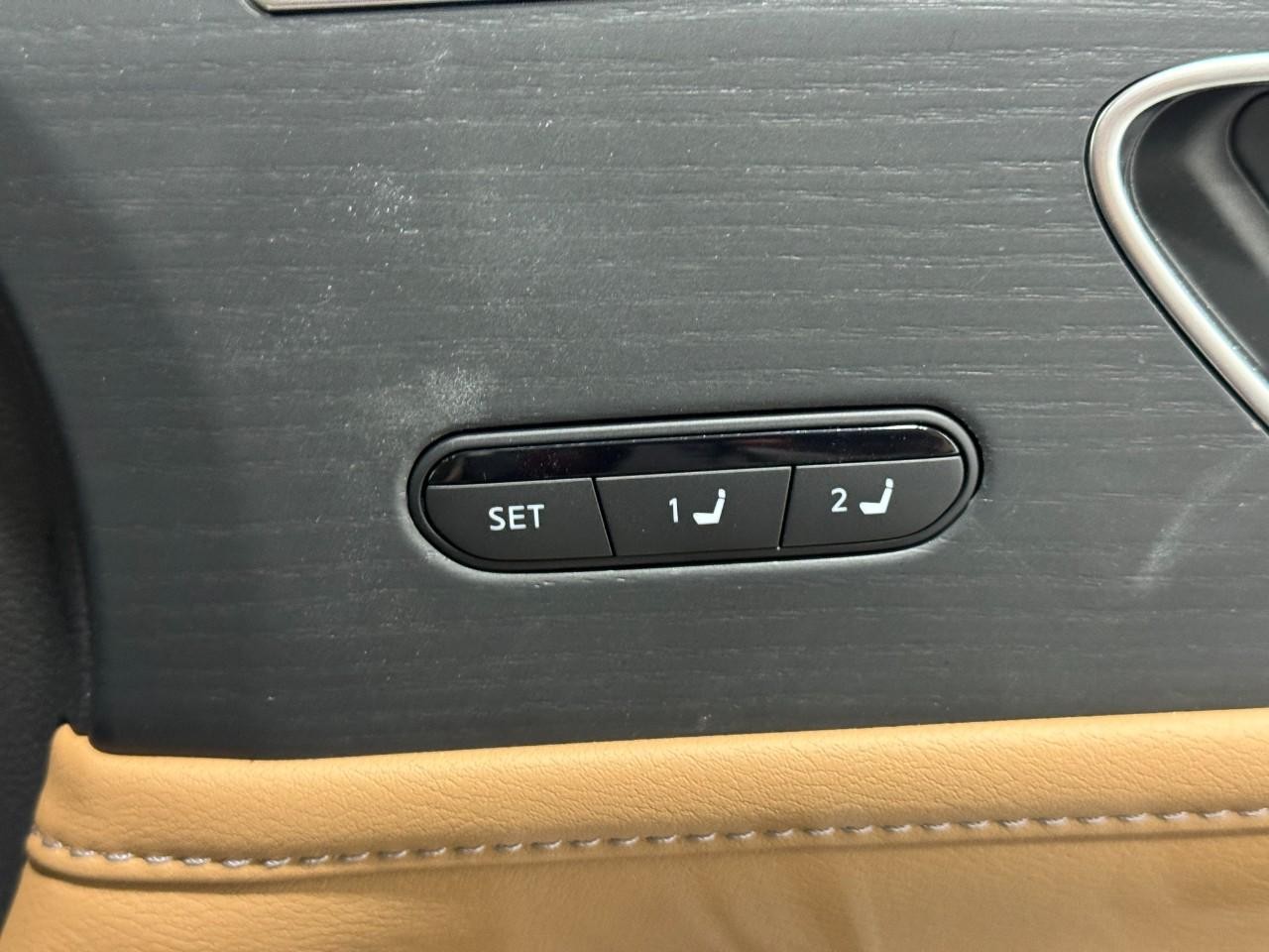 INFINITI QX80 Vehicle Full-screen Gallery Image 23