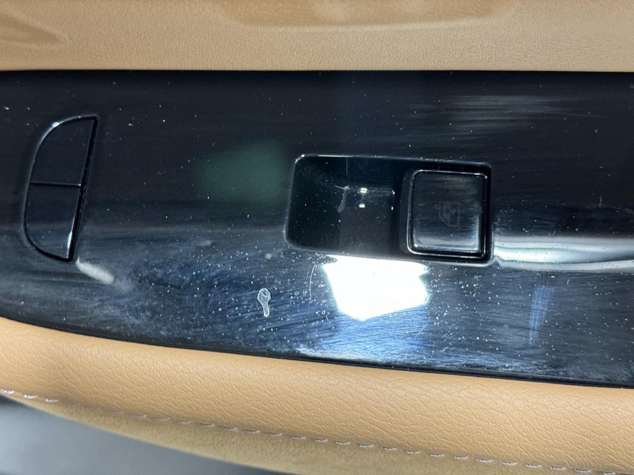 INFINITI QX80 Vehicle Full-screen Gallery Image 24