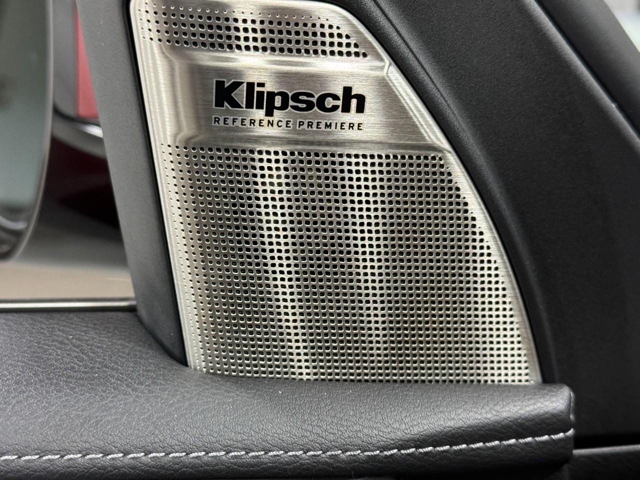 INFINITI QX80 Vehicle Full-screen Gallery Image 25