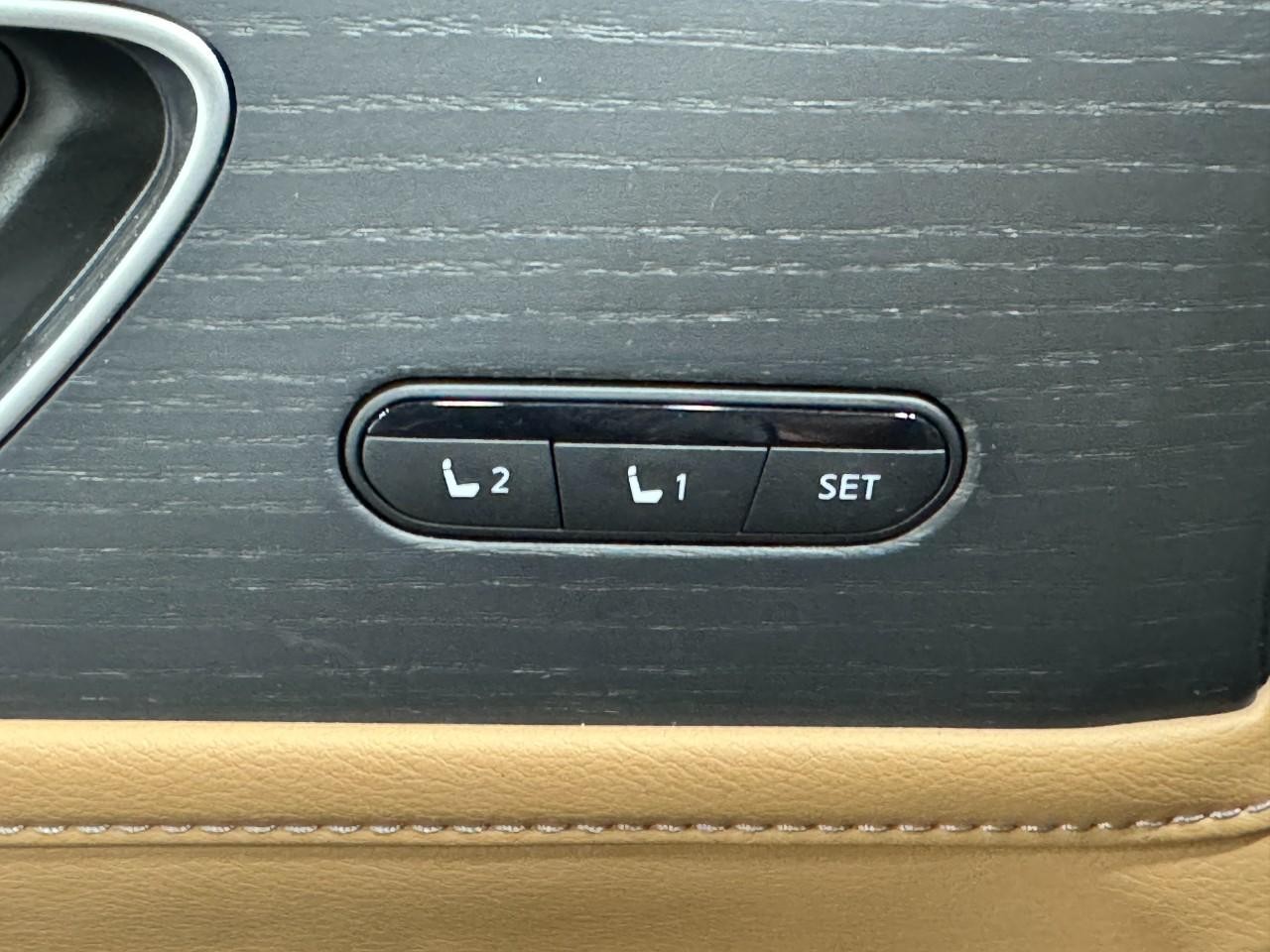 INFINITI QX80 Vehicle Full-screen Gallery Image 26