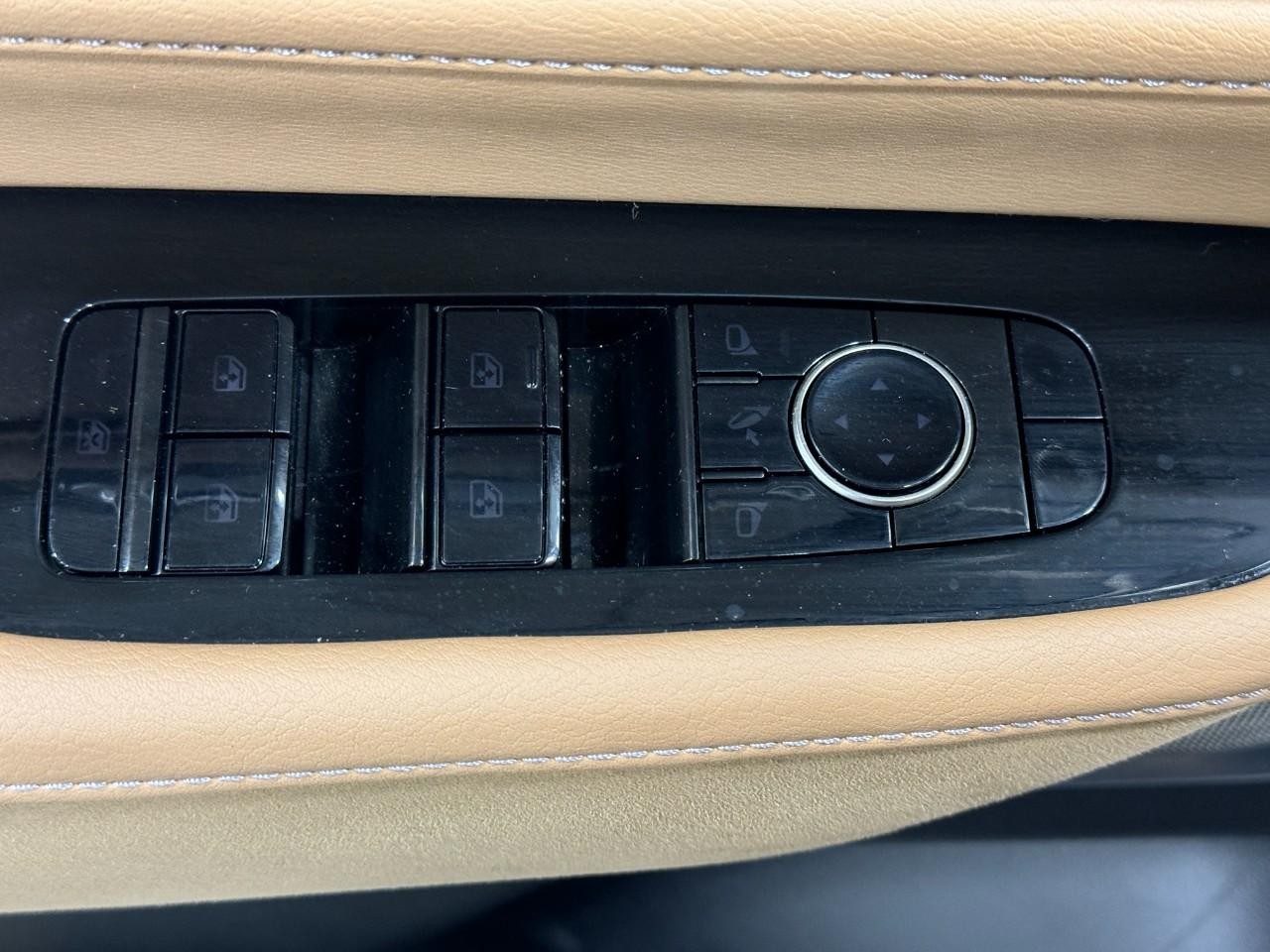 INFINITI QX80 Vehicle Full-screen Gallery Image 27