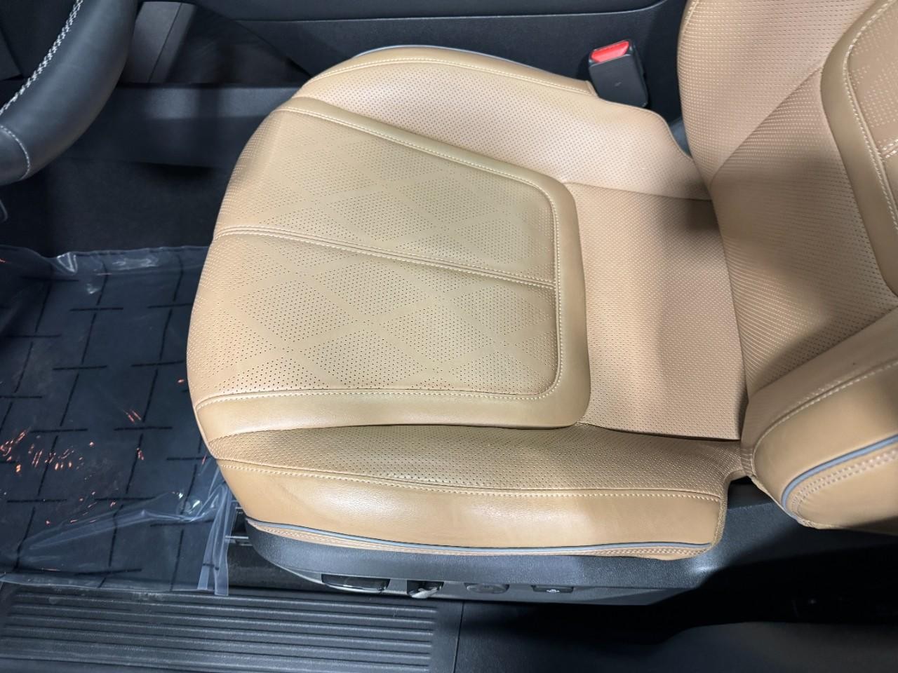 INFINITI QX80 Vehicle Full-screen Gallery Image 29