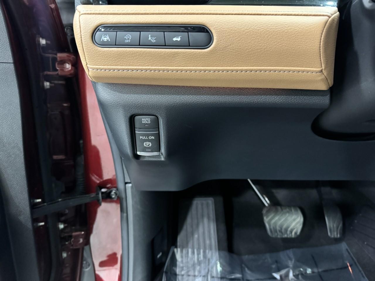 INFINITI QX80 Vehicle Full-screen Gallery Image 31